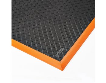 Foto - Černo-oranžová olejivzdorná průmyslová extra odolná rohož Safety Stance Solid - 102 x 66 x 2,0 cm