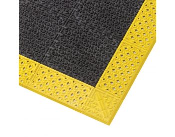 Foto - Černá plastová rohož Cushion Lok HD Solid, Grip Step - 107 x 183 x 2,2 cm