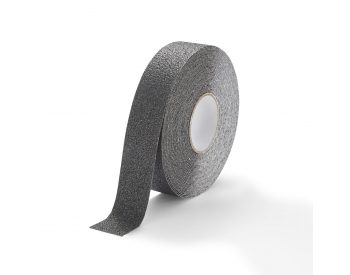 Foto - Černá korundová chemicky odolná protiskluzová páska FLOMA Extra Super Chemical Resistant - 18,3 m x 5 cm a tloušťka 1 mm