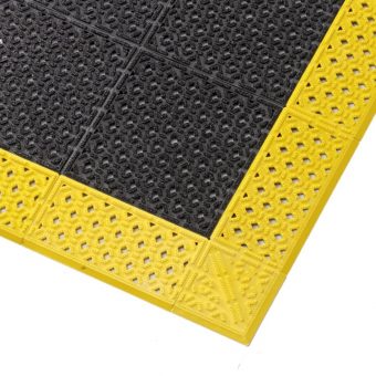 Černá plastová děrovaná rohož Cushion Lok HD, Grip Step - 107 x 183 x 2,2 cm
